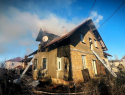 В одном из домов Луганска загорелась крыша