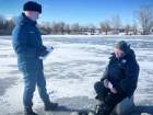Во избежание трагедии сотрудники МЧС ЛНР пообщались с рыбаками на Успенском водохранилище 