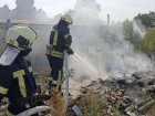 Пожарные Рубежного потушили возгорание сухой травы и мусора в условиях порывистого ветра 