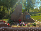 В Луганске школьники восстановили памятный знак «Молодая гвардия»