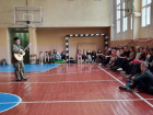 Представитель батальона «Енисей» спел для старшеклассников и воспитанников Луганской Академии детства 
