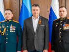 Звезды Героев: Леонид Пасечник наградил выдающихся офицеров ко Дню ЛНР