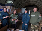 Таможенники передали конфискованные новогодние игрушки детям из ЛНР