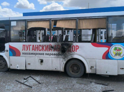 Вражеский дрон атаковал автобусную остановку в Сватово ЛНР, есть раненые