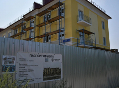 В Рубежном ЛНР начали восстанавливать дом, разбитый обстрелами
