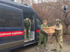 Следователи ЛНР передали гуманитарную помощь бойцам на передовой