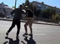 В интернет попало видео драки водителей маршруток в Луганске