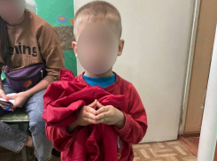 В Луганске мать бросила ребенка на детской площадке ради пьянки