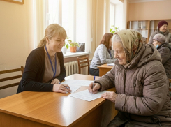 Деньгами или льготами? В ЛНР начали прием заявлений на соцуслуги