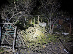 Беспилотник ВСУ ударил по частным домам в Луганске