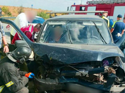 В страшной аварии под Антрацитом пострадали пять человек 