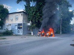 Из ремонта – в утиль: пожар уничтожил автомобиль в Красном Луче ЛНР