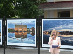 Всем врагам назло процветает культура Луганщины: республике передали фото для уличной выставки