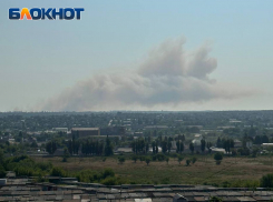 Луганск обстреляли, над городом виден столб дыма