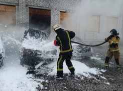 ВСУ сожгли автомобили мирных жителей в ЛНР