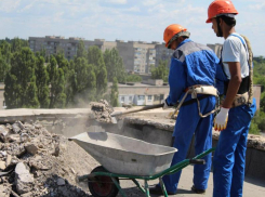 В Кировске начался ремонт кровель пяти многоквартирных домов 