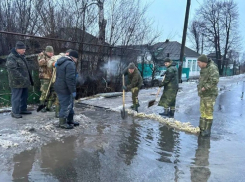 Как в Лантратовке ЛНР спасали дома от большой воды