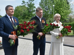 Михаил Мурашко почтил память воинов Великой Отечественной войны в ЛНР