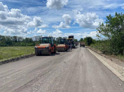 Дорожники продолжают ремонт трассы от Луганска до Донецка 