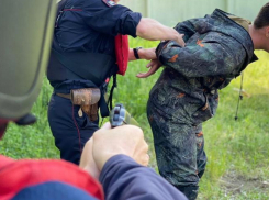 Военнослужащего из Хабаровска подозревают в убийстве двоих граждан под Луганском