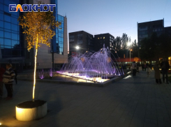 Как выглядит отреставрированный луганский сквер Славы вечером: фото