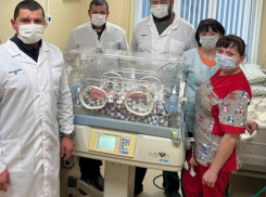 Новорожденная, которую бросили на морозе в туалете под Луганском, находится стабильном состоянии