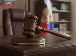 Поплатилась за «услугу»: луганчанку отправили в колонию на 8 лет за пакет с наркотиками