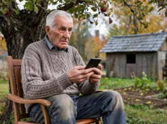 Свердловские полицейские нашли мобильный пенсионера у безработной женщины 