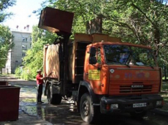 В Луганске специалисты за неделю вывезли почти 17 тысяч кубометров твёрдых бытовых отходов 