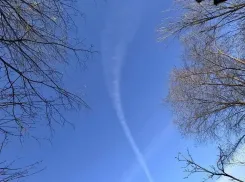 Лётчики ВКС поздравили женщин ЛНР с 8 марта рисунком в небе