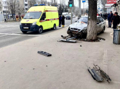 Водитель в обмороке: четыре человека пострадали при аварии в Луганске