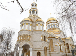 В Луганске восстановили храм Ксении Петербургской и обновили Свято-Петропавловский кафедральный собор