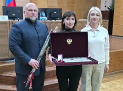 Президент удостоил медиков ЛНР госнаград