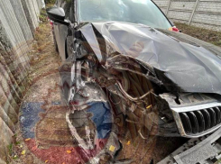 В Лисичанске автомобилистка протаранила столб и сбежала