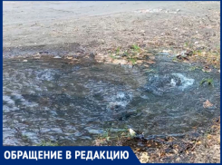 Источник знаний забил ключом воды: возле школы №12 в Луганске прорвало трубу
