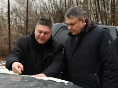 В затапливаемом поселке под Луганском побывал Леонид Пасечник