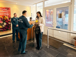 В ЛНР поздравили женщин-спасателей и учителей с 8 Марта