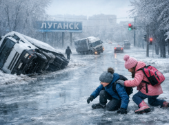 Ледяной апокалипсис в ЛНР: фуры переворачиваются, дети не могут дойти до школы