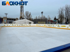 Новогодний каток на Ярмарочной площади шокировал луганчан