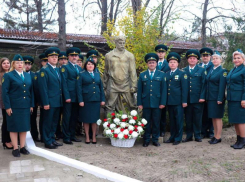 Работники Луганской таможни почтили память земляка Павла Луспекаева, сыгравшего таможенника в фильме «Белое солнце пустыни»  