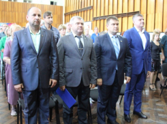 Зампред Правительства ЛНР наградил выдающихся машиностроителей Республики