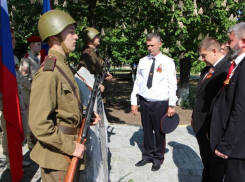 В День Победы открылся мемориал 61 солдату Красной Армии в Меловом ЛНР