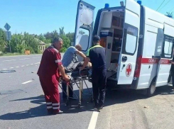 Полицейские из Алчевска и Перевальска спасли пенсионера в ДТП по дороге на учебу