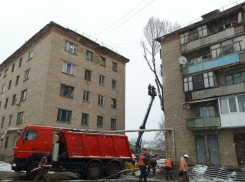 Более 800 квадратных метров кровли восстановят в жилых домах Луганска