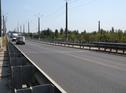 В Луганске ведется реконструкция моста на Советской