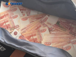 Пенсионерка из Красного Луча ЛНР в последний момент спаслась от потери денег