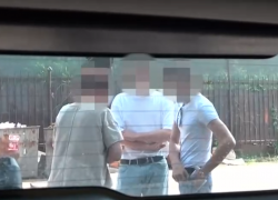 Обещали связи в ФСБ: в Луганске поймали аферистов, обманувших горожан на 600 тысяч рублей