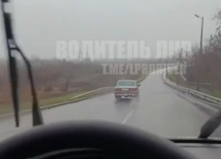 «Водку не пил, машины не бил»: неадекватный водитель устроил массовое ДТП в Красном Луче