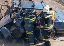 Двое погибших и срочная помощь спасателей: в Перевальском районе ЛНР произошло страшное ДТП 