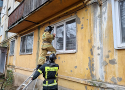 Спасатели из Первомайска ЛНР пришли на помощь 85-летней женщине